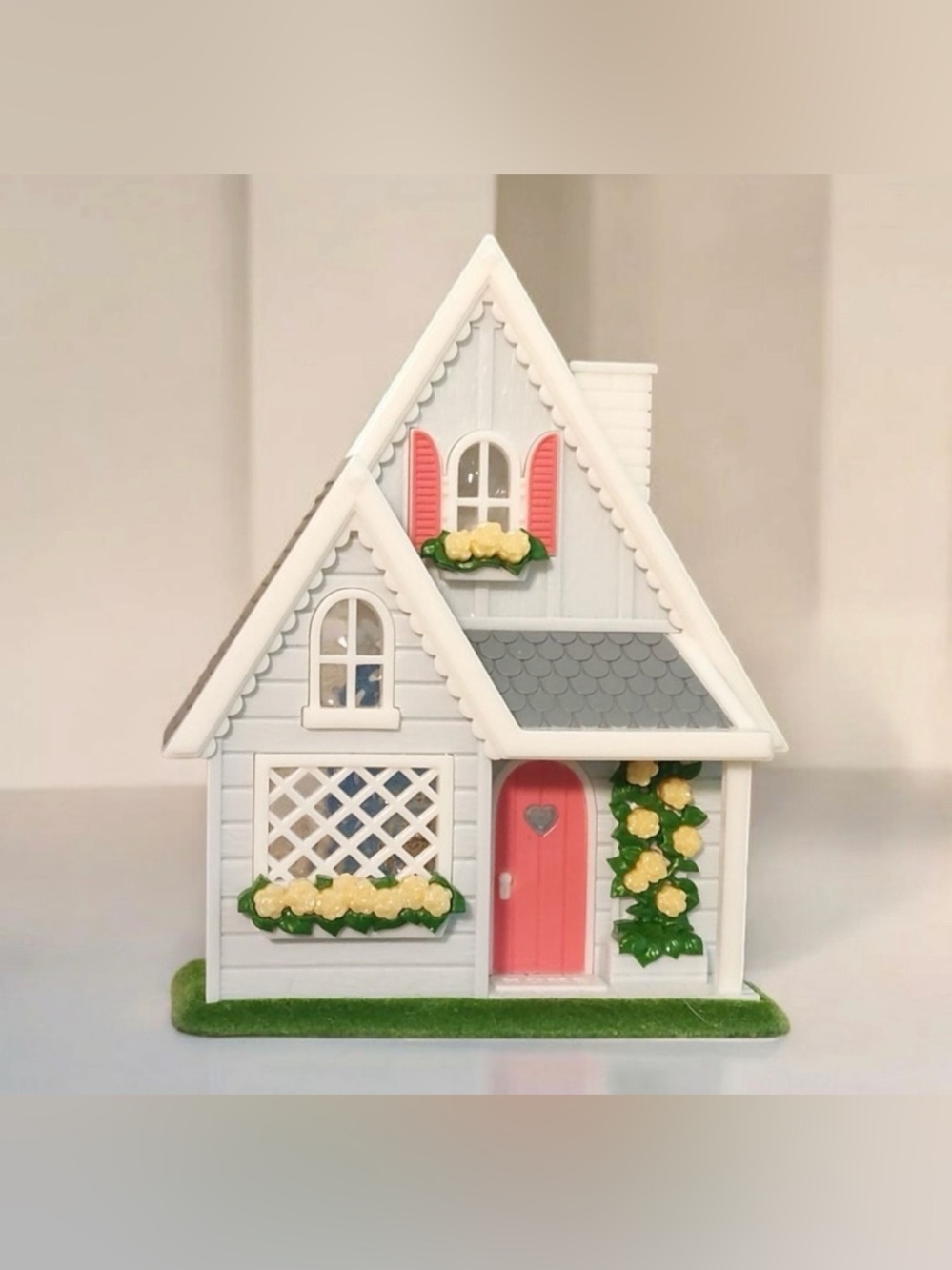 Bath & Body Works Spring Cottage House Yellow Flowers Light Up Wallflowers Plug